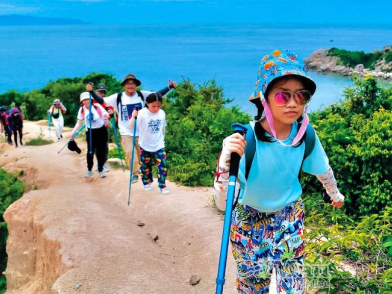 Bé trải nghiệm Trekking